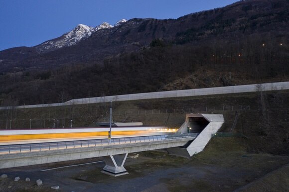 L entrata nord del tunnel di base del Monte Ceneri a Camorino.
