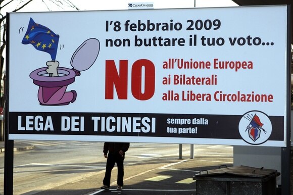 Un cartellone del 2009 che invita a respongere la libera circolazione delle persone.