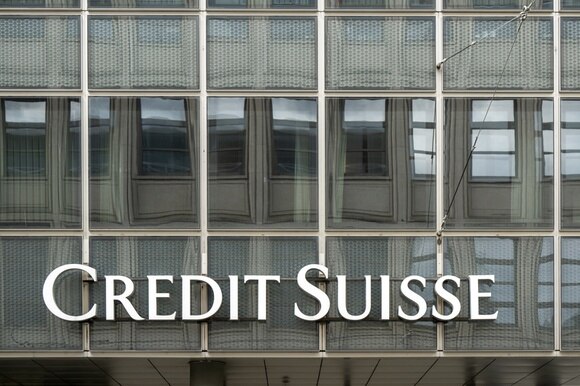 logo credit suisse su edificio