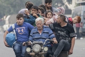 Popolazione civile in fuga, a Gaza l 8 ottobre 2023.